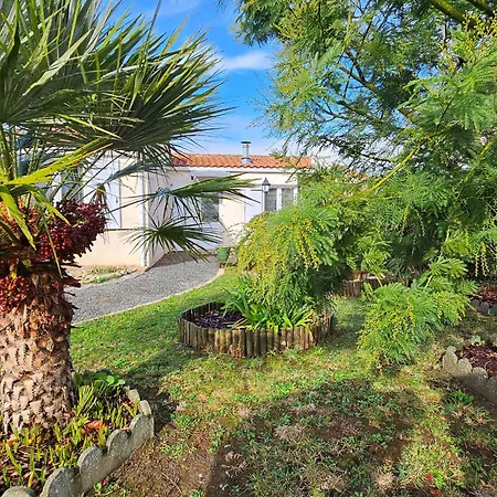 Holiday home Maison Confortable Avec Veranda Et Jardin, 4 Pers, Animaux Sur Demande - Fr-1-476-88 *